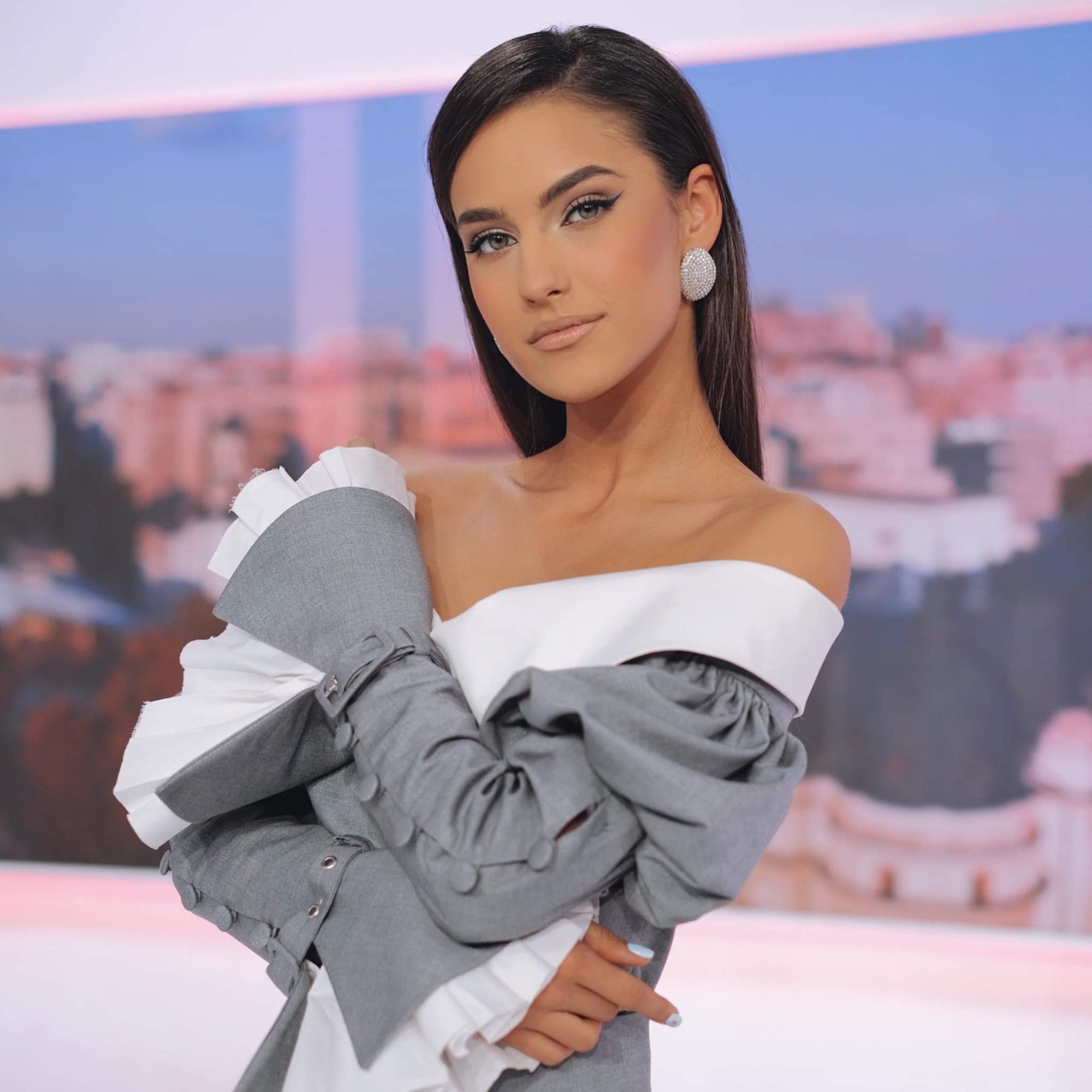 BeautyArtist Machiaj Profesional și Coafat București
