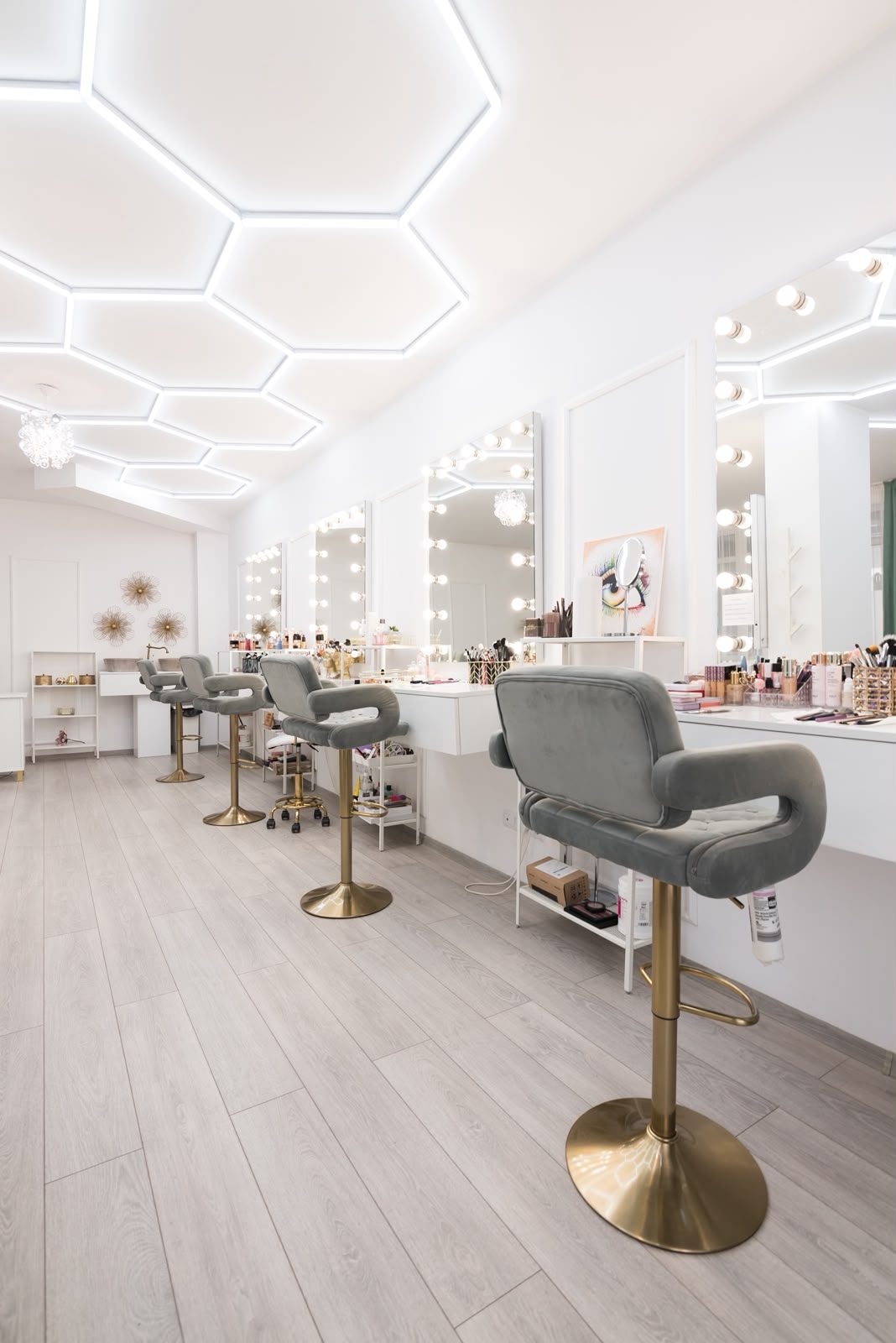 ICONIC Beauty Studio 1.0