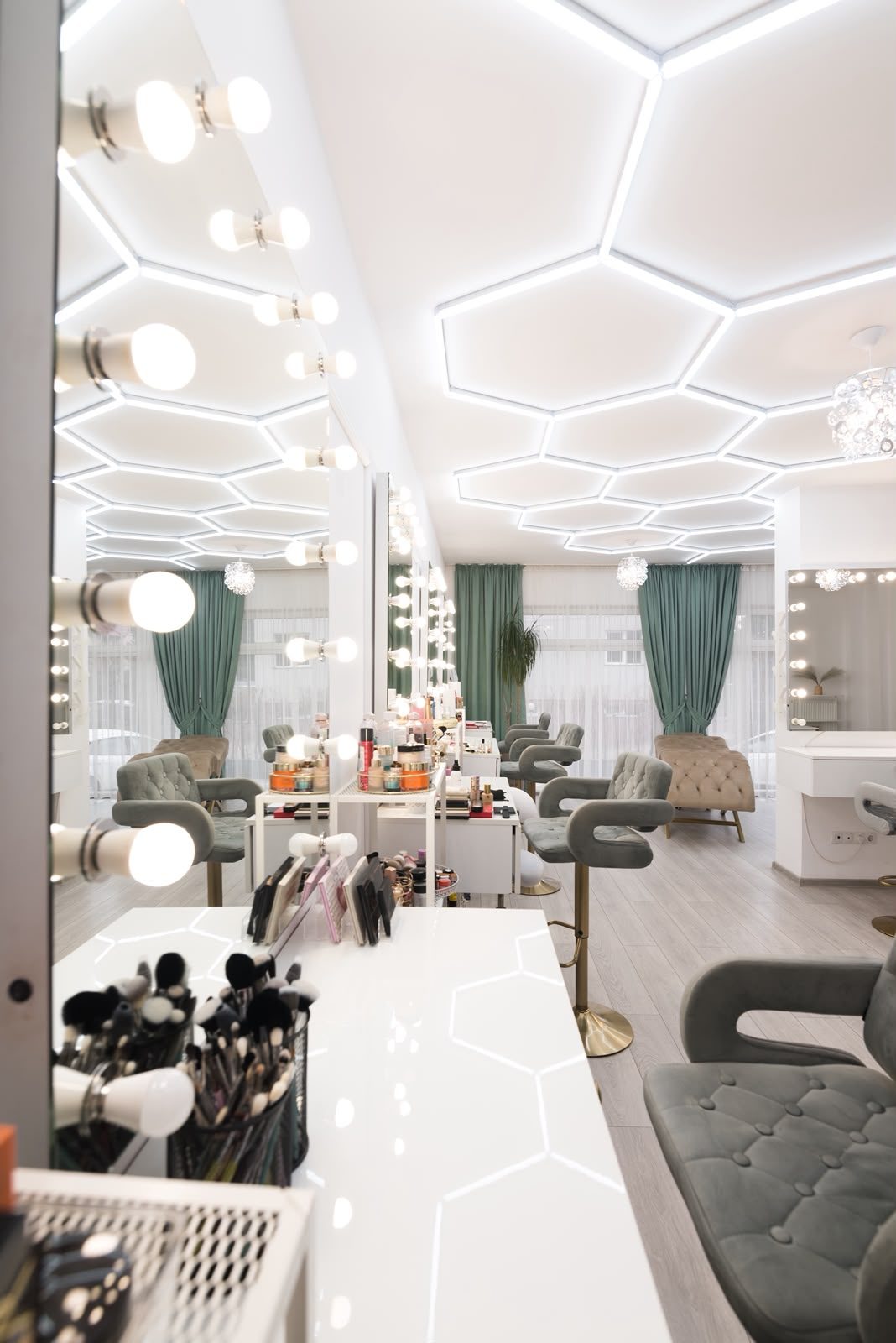 ICONIC Beauty Studio 1.0